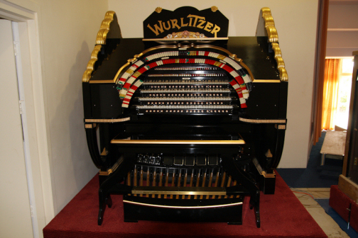 4/32 Console on stage